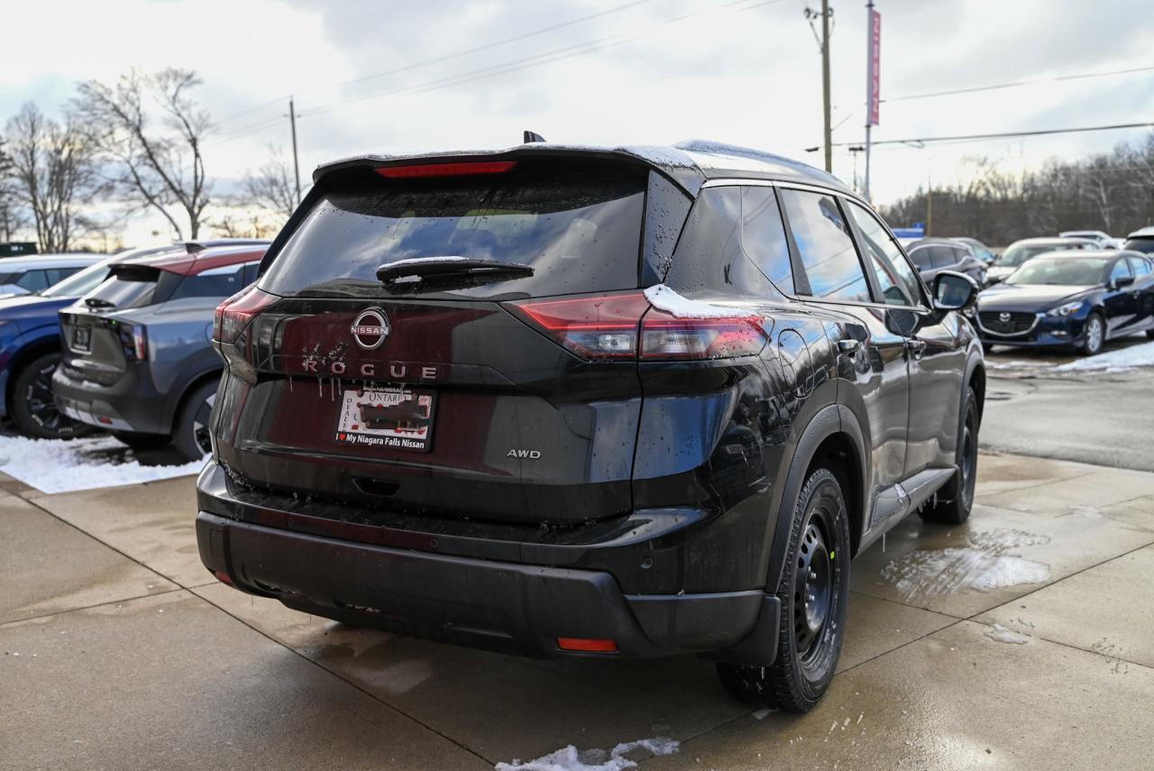 2025 Nissan Rogue SV MOONROOF Photo
