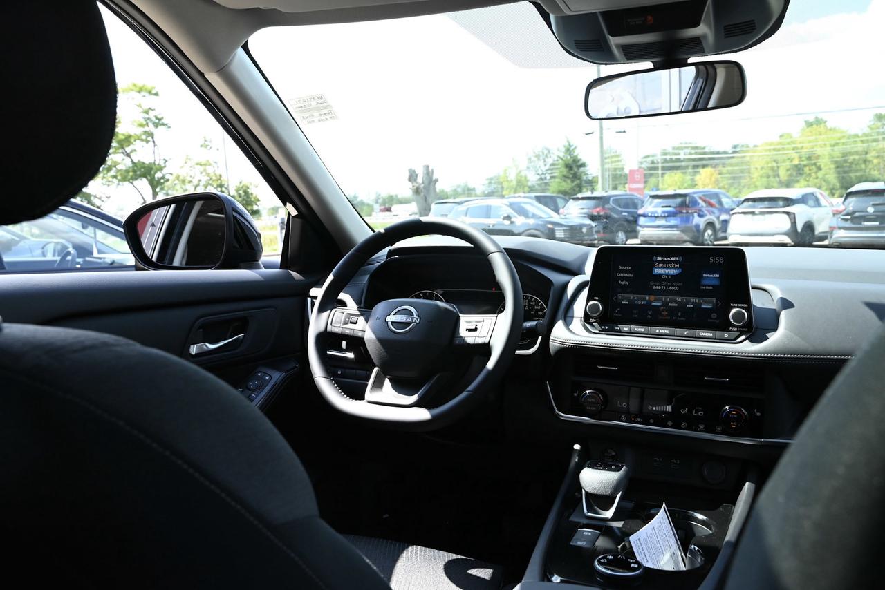 2025 Nissan Rogue SV PREMIUM   LEATHER   360 CAM/ POWER LIFTGATE Photo