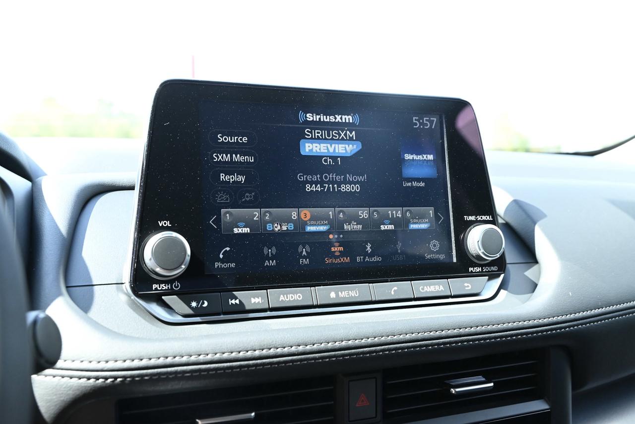 2025 Nissan Rogue SV PREMIUM   LEATHER   360 CAM/ POWER LIFTGATE Photo