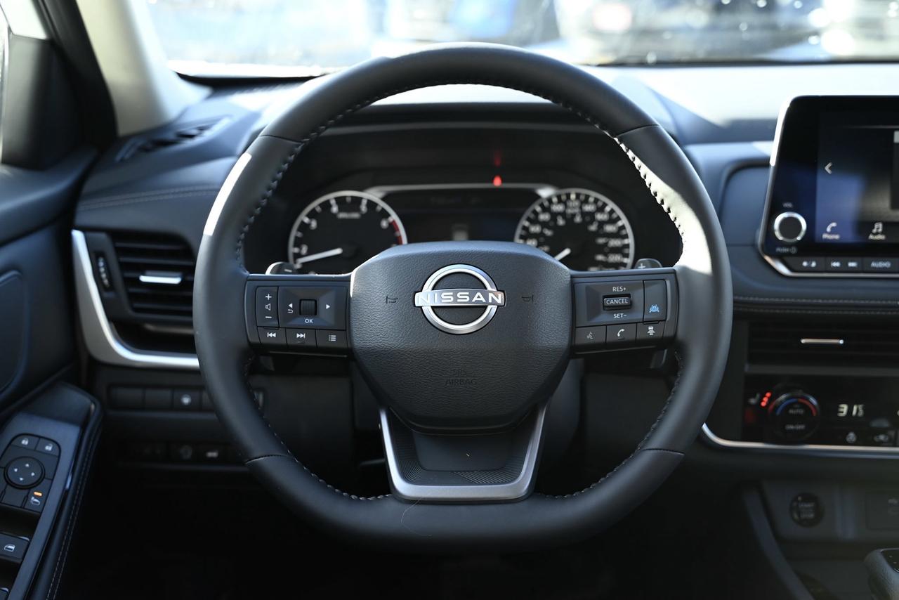 2025 Nissan Rogue SV PREMIUM   LEATHER   360 CAM/ POWER LIFTGATE Photo