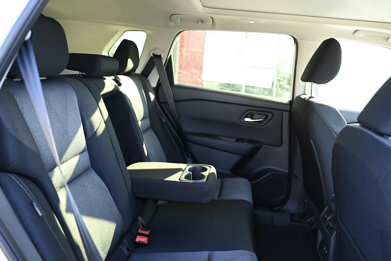 2025 Nissan Rogue SV PREMIUM   LEATHER   360 CAM/ POWER LIFTGATE Photo
