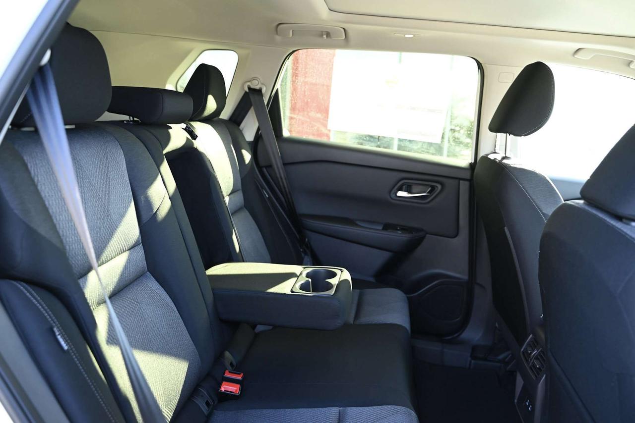 2025 Nissan Rogue SV PREMIUM   LEATHER   360 CAM/ POWER LIFTGATE Photo