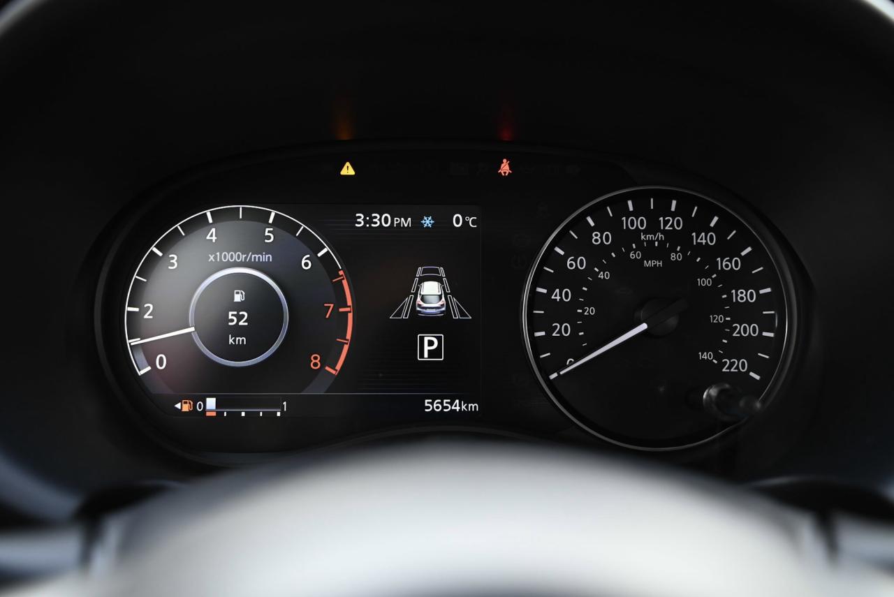 2024 Nissan Kicks SR PKG/ Leather/ ONLY 5000 KILO WOW! Photo