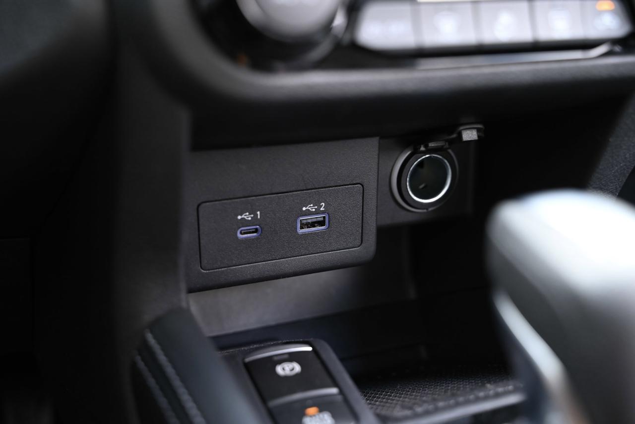 2024 Nissan Kicks SR PKG/ Leather/ ONLY 5000 KILO WOW! Photo