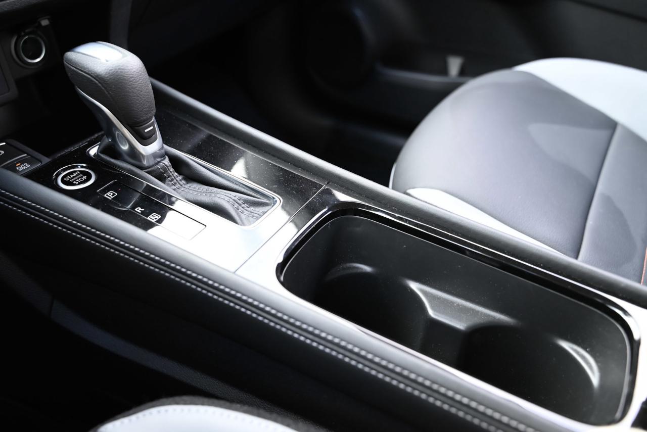 2024 Nissan Kicks SR PKG/ Leather/ ONLY 5000 KILO WOW! Photo