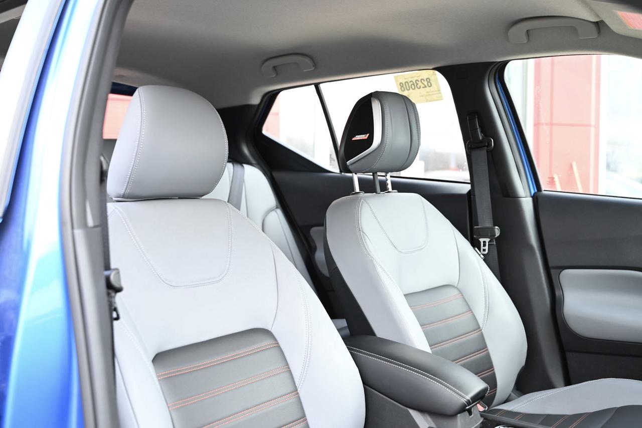 2024 Nissan Kicks SR PKG/ Leather/ ONLY 5000 KILO WOW! Photo