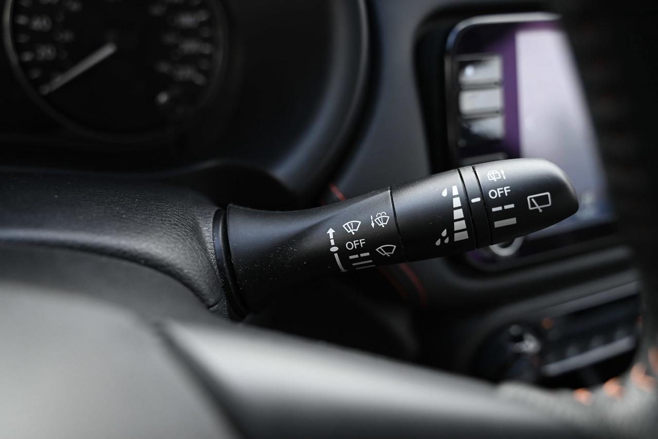 2024 Nissan Kicks SR PKG/ Leather/ ONLY 5000 KILO WOW! Photo