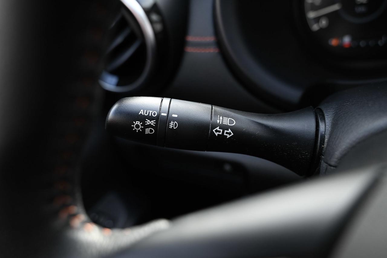 2024 Nissan Kicks SR PKG/ Leather/ ONLY 5000 KILO WOW! Photo