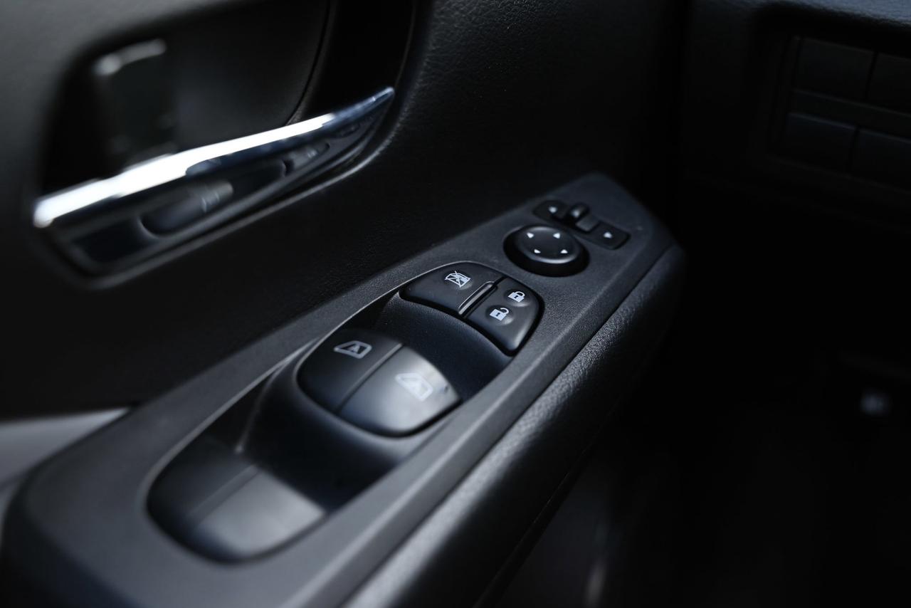 2024 Nissan Kicks SR PKG/ Leather/ ONLY 5000 KILO WOW! Photo