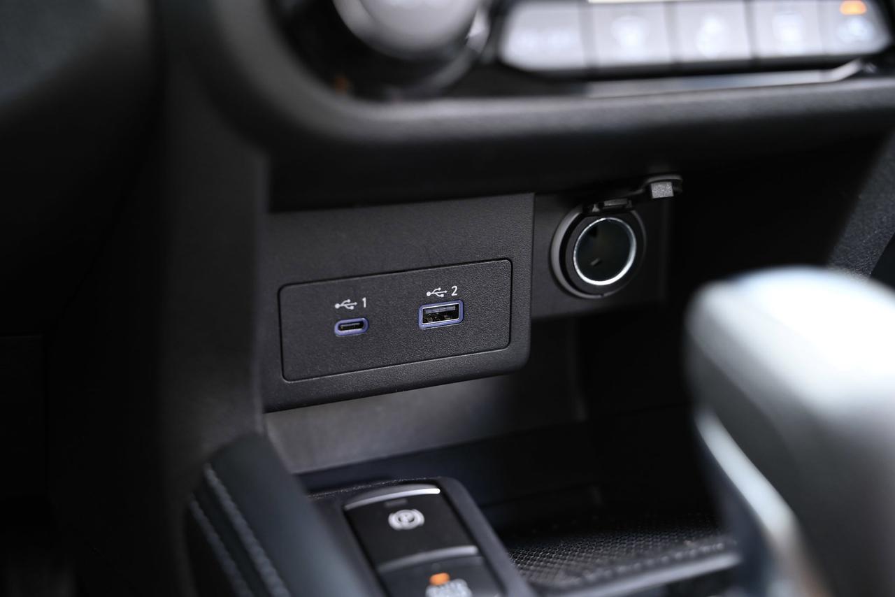 2024 Nissan Kicks SR PKG/ Leather/ ONLY 5000 KILO WOW! Photo