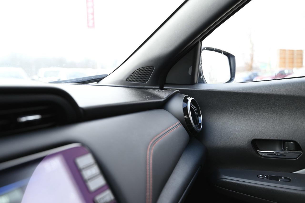 2024 Nissan Kicks SR PKG/ Leather/ ONLY 5000 KILO WOW! Photo