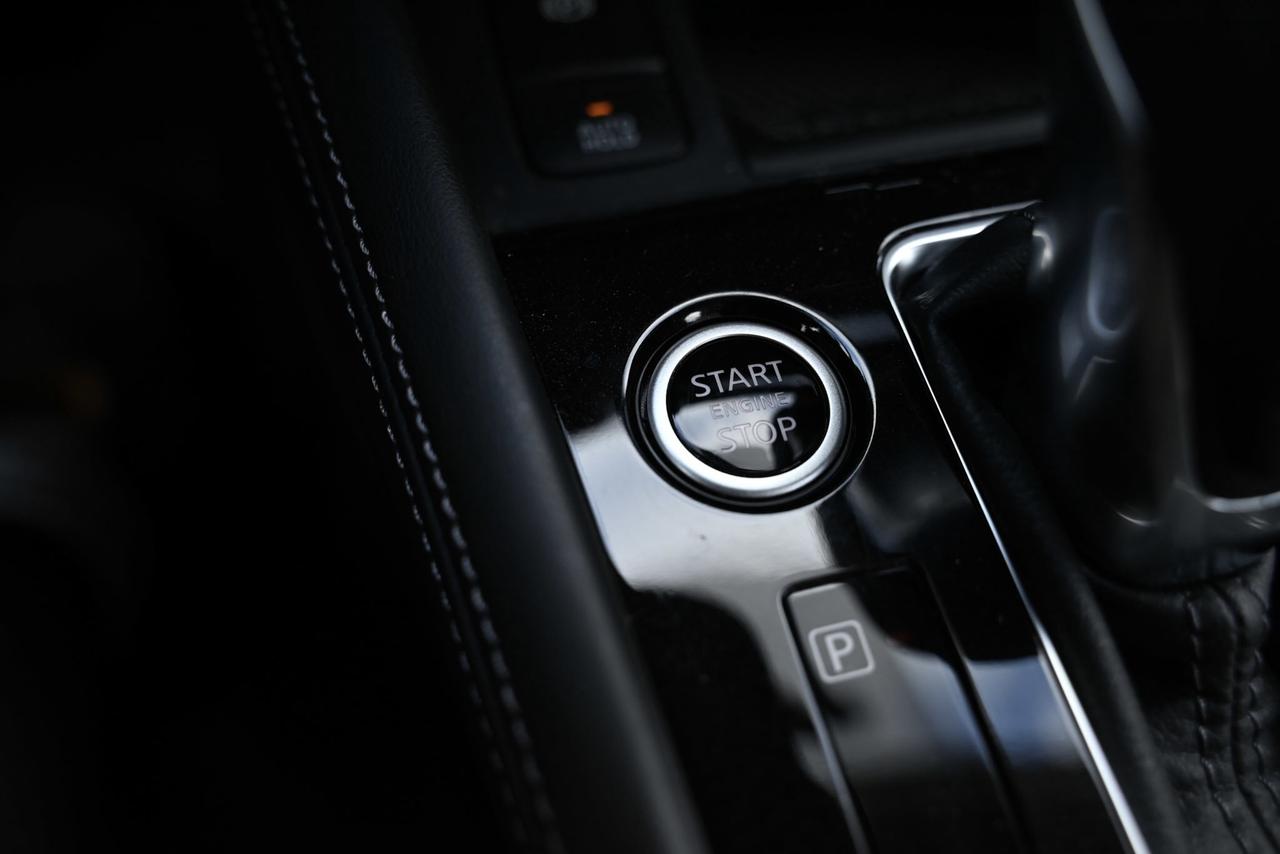 2024 Nissan Kicks SR PKG/ Leather/ ONLY 5000 KILO WOW! Photo