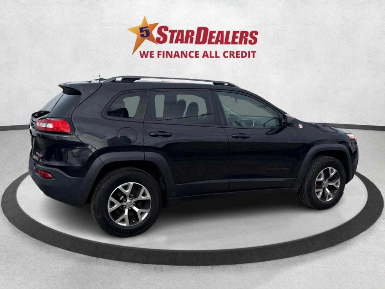 2016 Jeep Cherokee LEATHER PANO ROOF HEATED SEATS REAR CAM LOADED! Photo