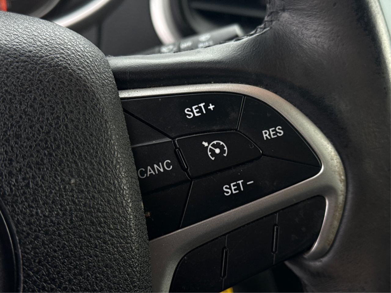 2016 Jeep Cherokee LEATHER PANO ROOF HEATED SEATS REAR CAM LOADED! Photo