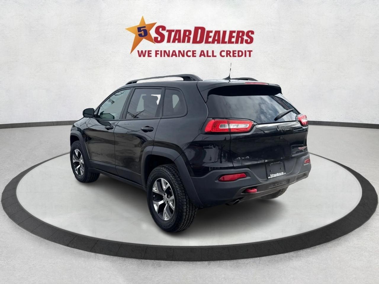 2016 Jeep Cherokee 4WD Trailhawk CERTIFIED LEATHER PANOWE FINANCE Photo4