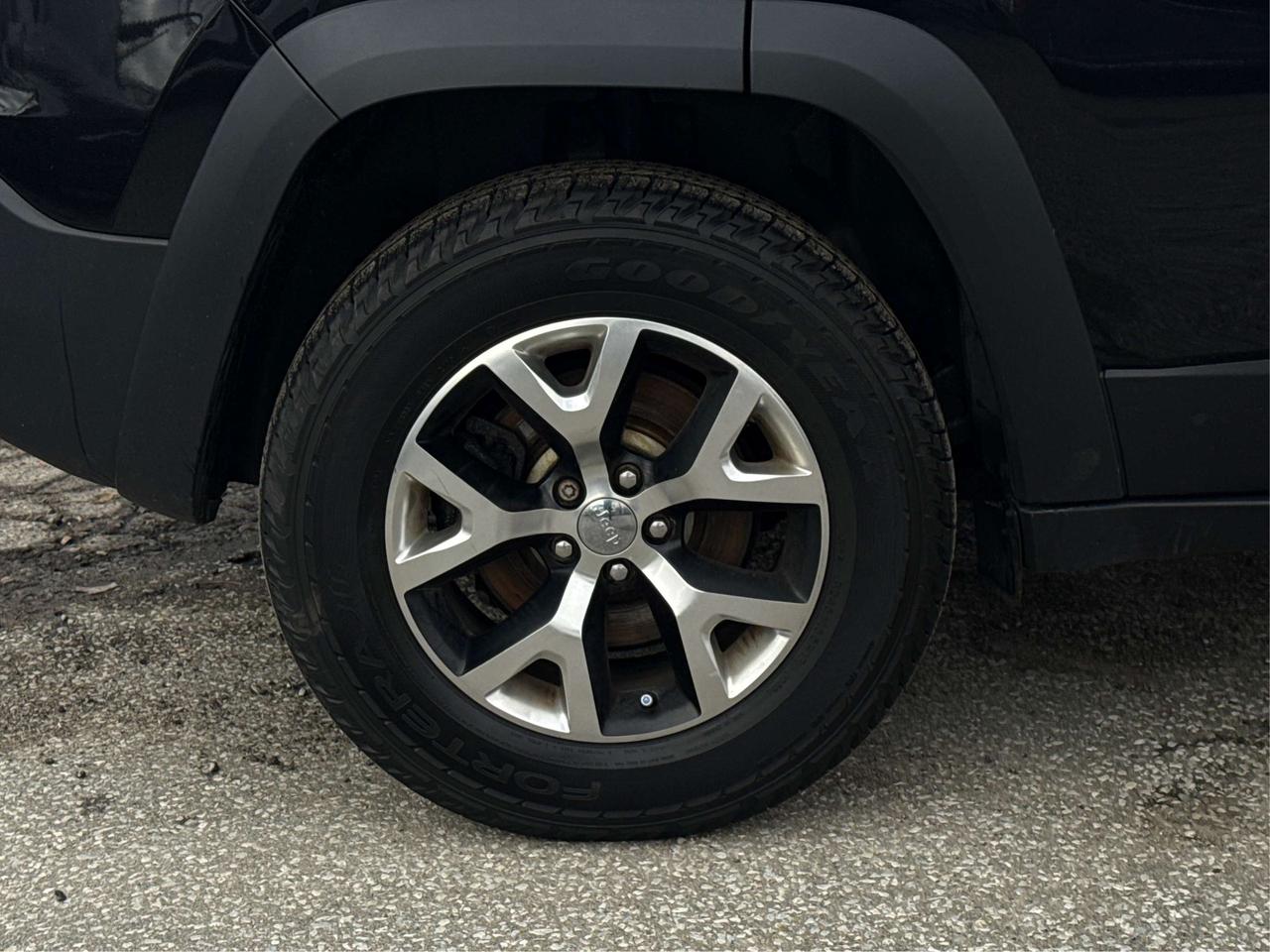 2016 Jeep Cherokee 4WD Trailhawk CERTIFIED LEATHER PANOWE FINANCE Photo
