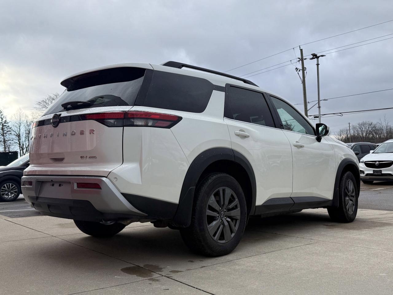 2024 Nissan Pathfinder SV PKG/ AWD/ Rare SUV/ ONLY 24,000 kilo Photo