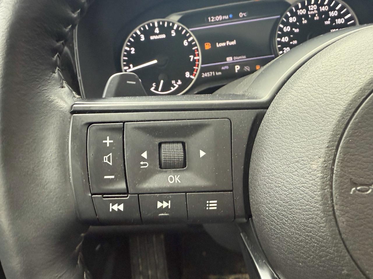 2024 Nissan Pathfinder SV PKG/ AWD/ Rare SUV/ ONLY 24,000 kilo Photo