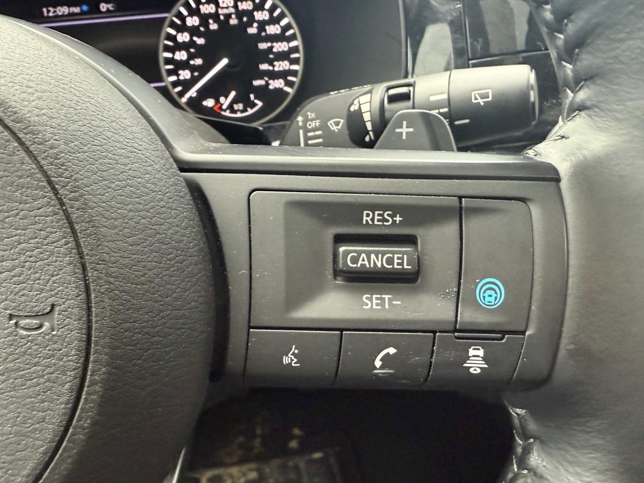 2024 Nissan Pathfinder SV PKG/ AWD/ Rare SUV/ ONLY 24,000 kilo Photo