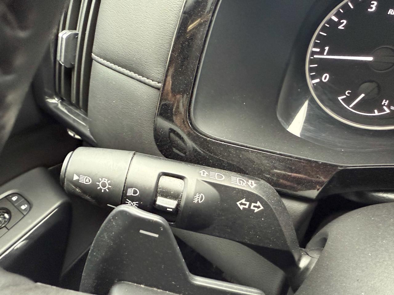 2024 Nissan Pathfinder SV PKG/ AWD/ Rare SUV/ ONLY 24,000 kilo Photo