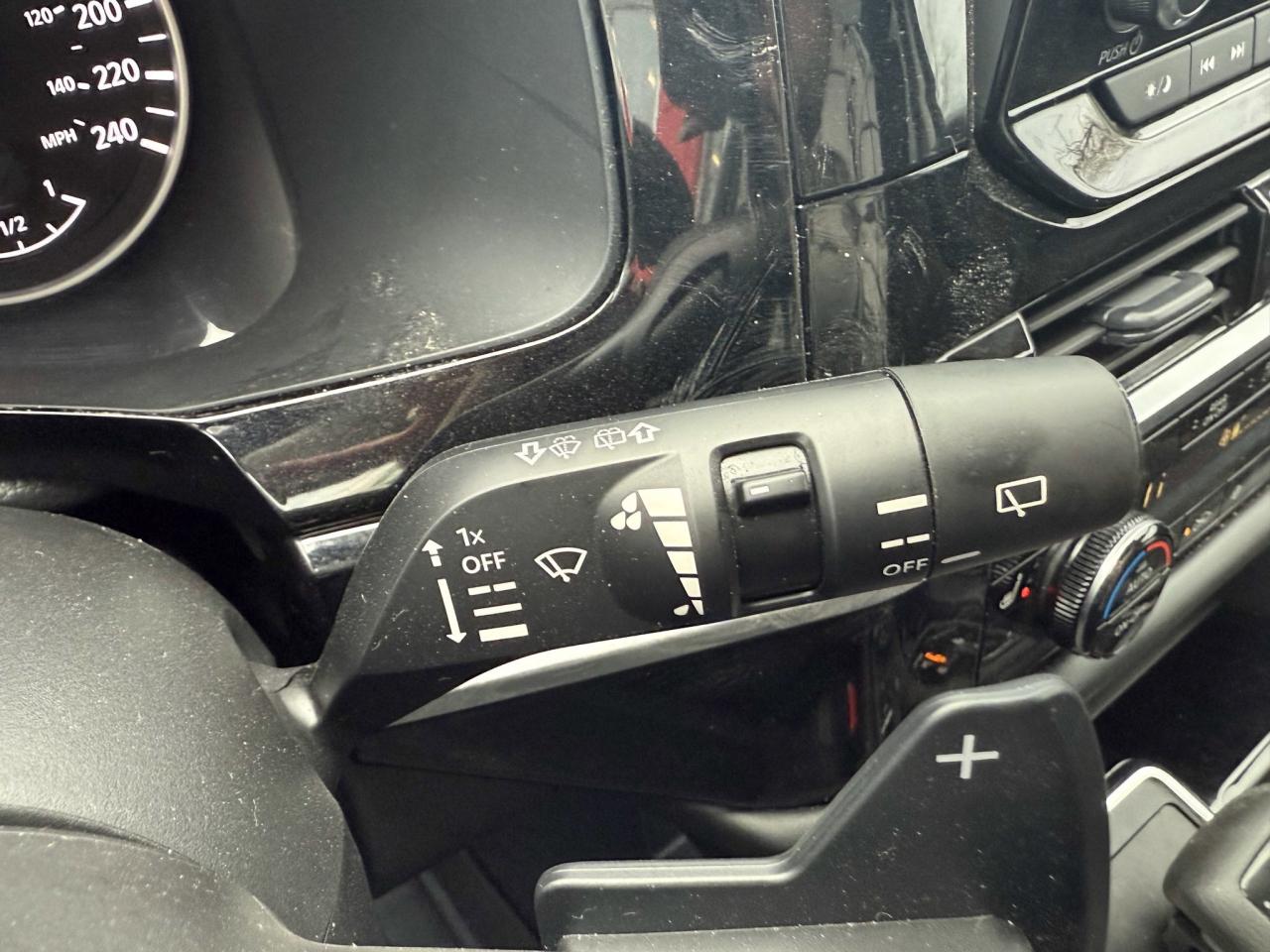 2024 Nissan Pathfinder SV PKG/ AWD/ Rare SUV/ ONLY 24,000 kilo Photo