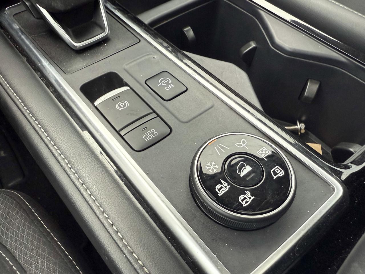 2024 Nissan Pathfinder SV PKG/ AWD/ Rare SUV/ ONLY 24,000 kilo Photo