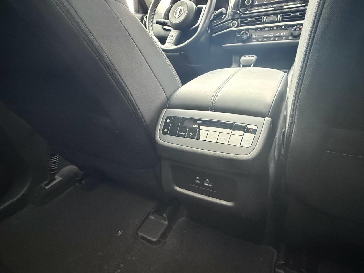 2024 Nissan Pathfinder SV PKG/ AWD/ Rare SUV/ ONLY 24,000 kilo Photo