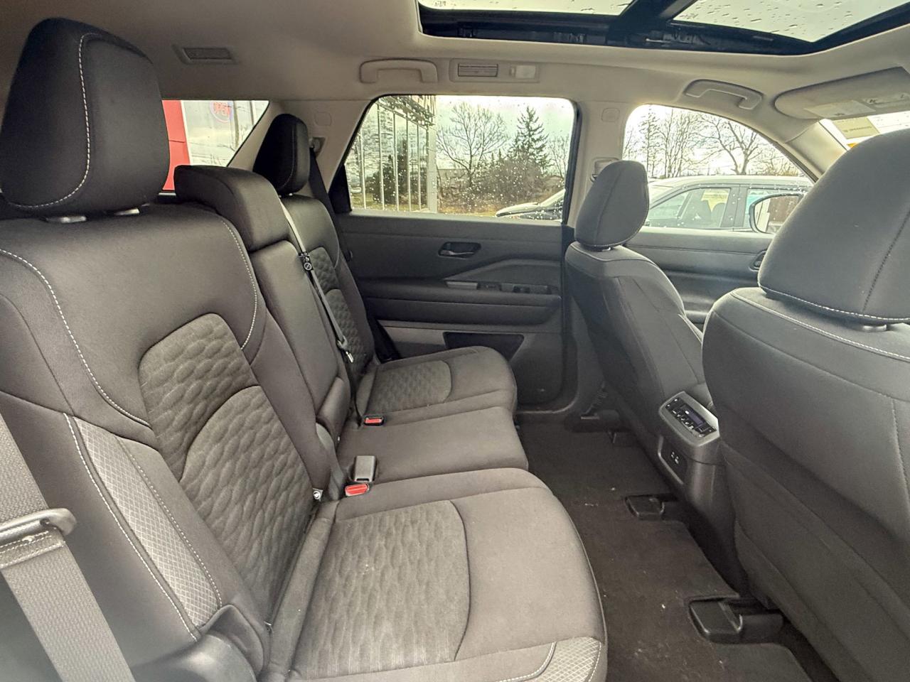 2024 Nissan Pathfinder SV PKG/ AWD/ Rare SUV/ ONLY 24,000 kilo Photo