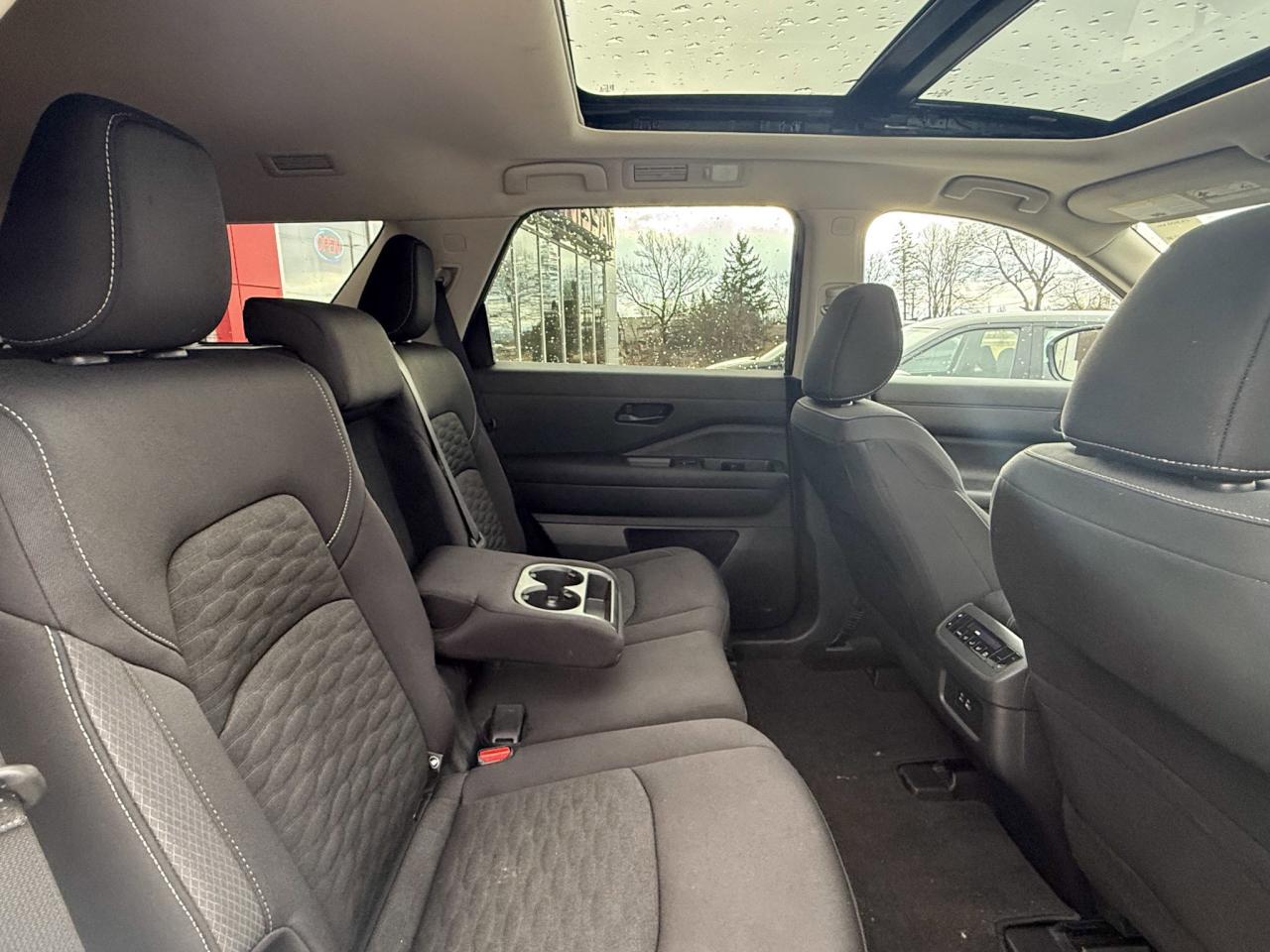 2024 Nissan Pathfinder SV PKG/ AWD/ Rare SUV/ ONLY 24,000 kilo Photo