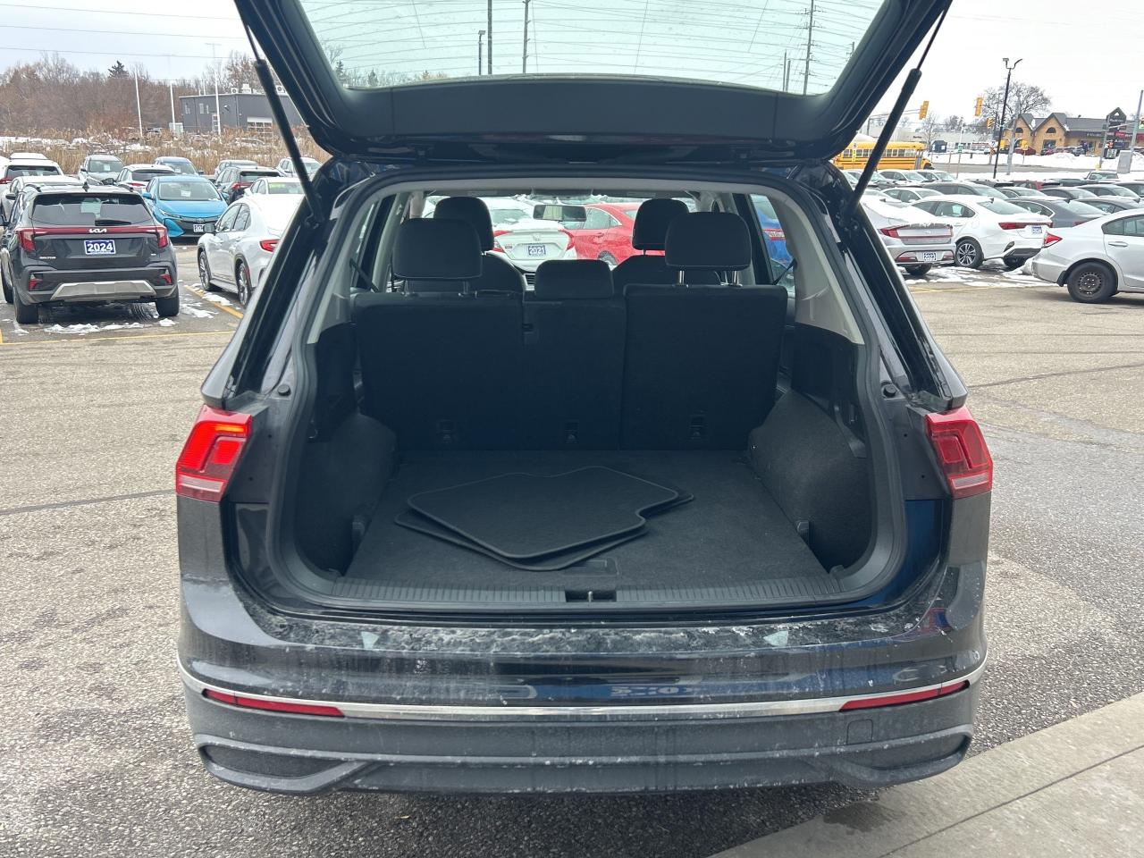 2022 Volkswagen Tiguan Trendline 4Motion Photo4