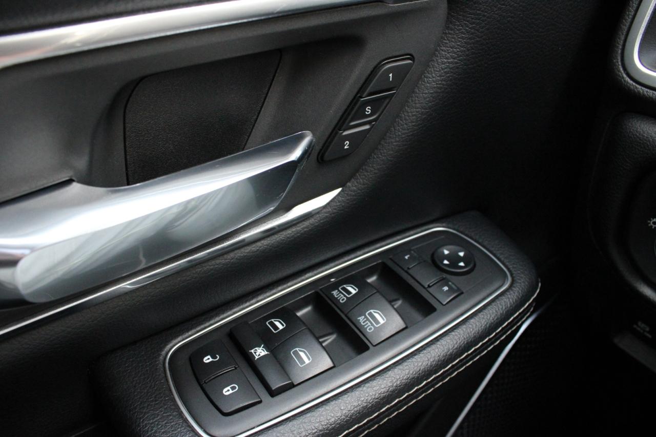 2019 RAM 1500 Laramie Crew Cab 4WD   No Accident Photo