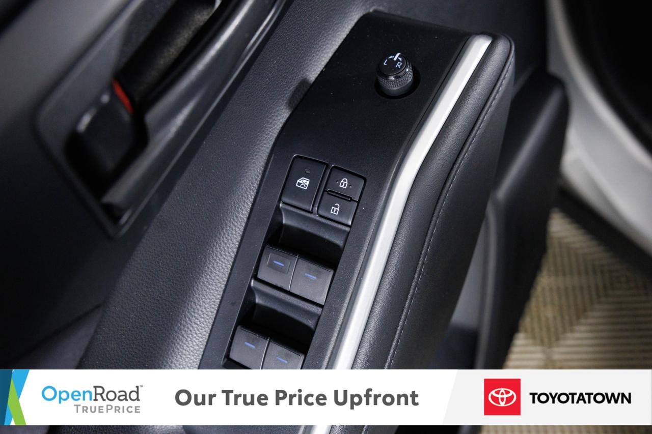 2020 Toyota Highlander LE! ACCIDENT FREE! ELIGIBLE FOR OPEN ROAD LEASING! Photo