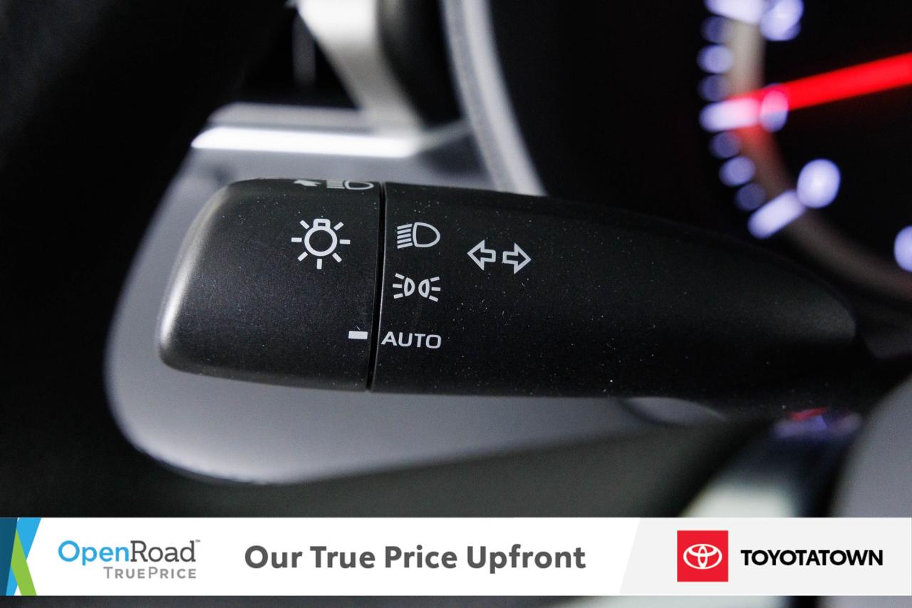 2020 Toyota Highlander LE! ACCIDENT FREE! ELIGIBLE FOR OPEN ROAD LEASING! Photo