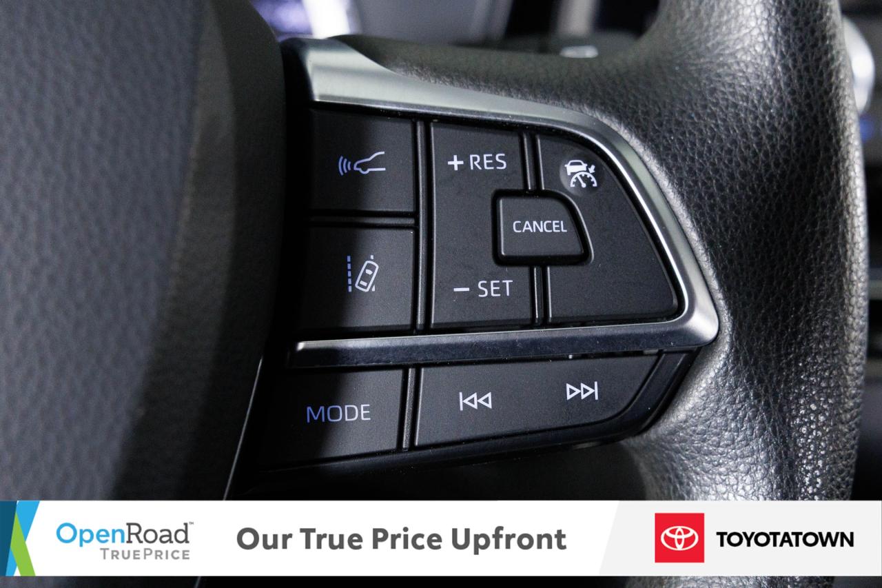 2020 Toyota Highlander LE! ACCIDENT FREE! ELIGIBLE FOR OPEN ROAD LEASING! Photo