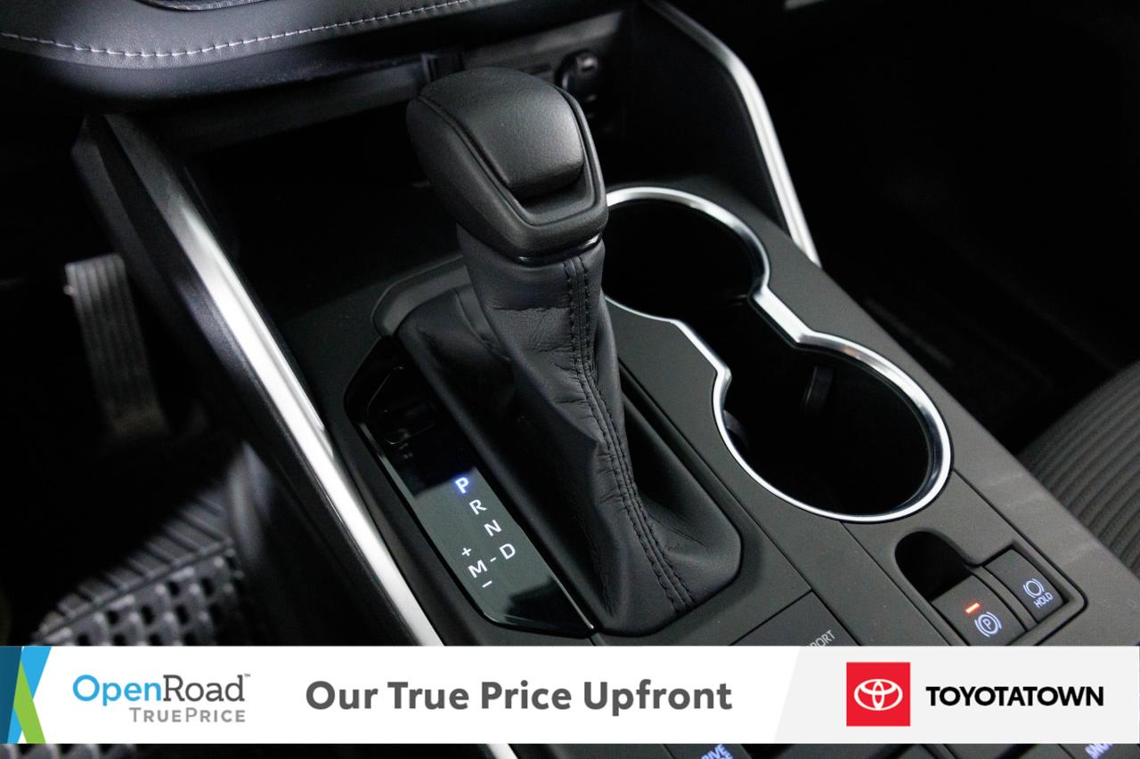 2020 Toyota Highlander LE! ACCIDENT FREE! ELIGIBLE FOR OPEN ROAD LEASING! Photo