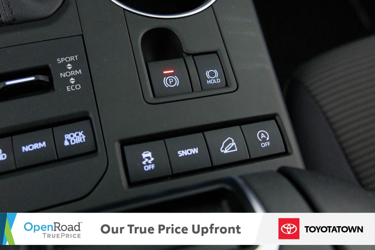 2020 Toyota Highlander LE! ACCIDENT FREE! ELIGIBLE FOR OPEN ROAD LEASING! Photo