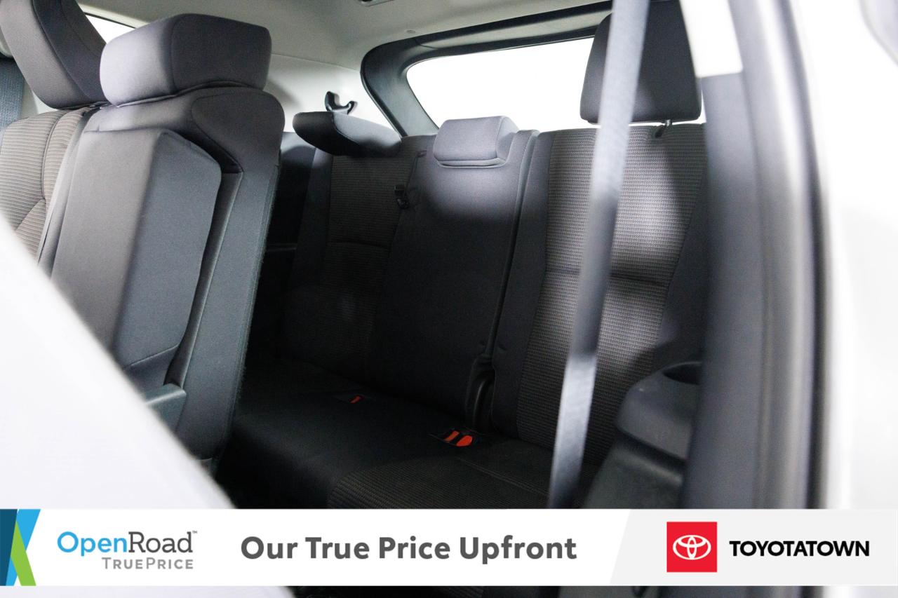 2020 Toyota Highlander LE! ACCIDENT FREE! ELIGIBLE FOR OPEN ROAD LEASING! Photo