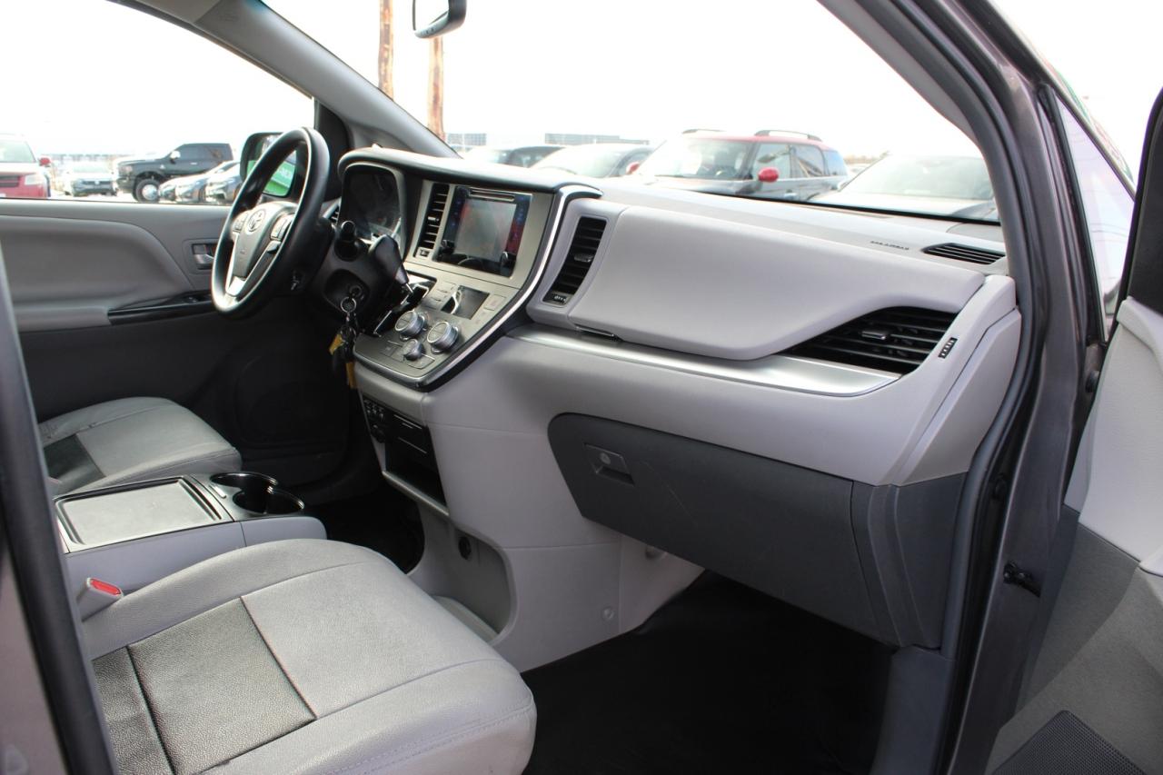 2017 Toyota Sienna LE 8-Passenger   No Accident   Safety Certified Photo