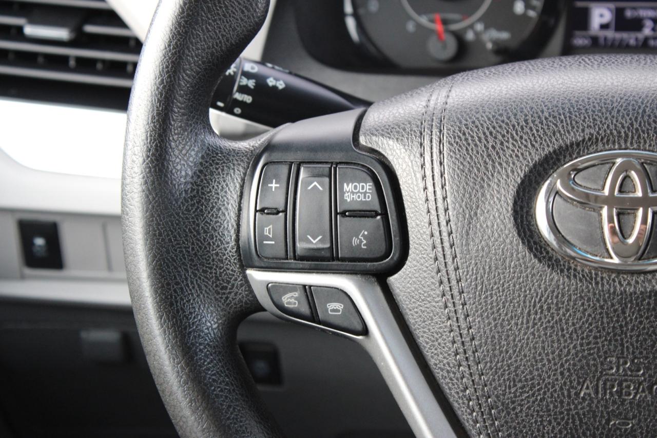 2017 Toyota Sienna LE 8-Passenger   No Accident   Safety Certified Photo