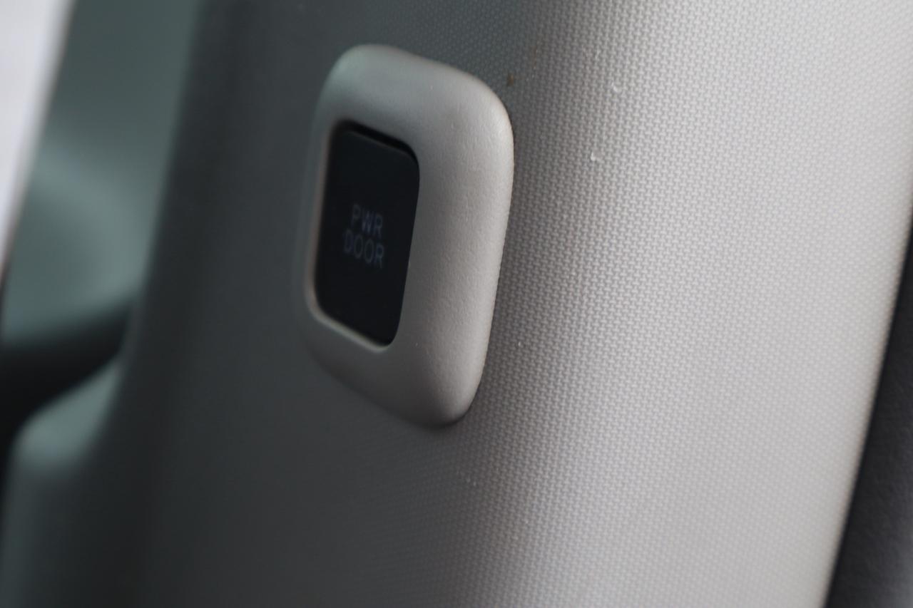 2017 Toyota Sienna LE 8-Passenger   No Accident   Safety Certified Photo