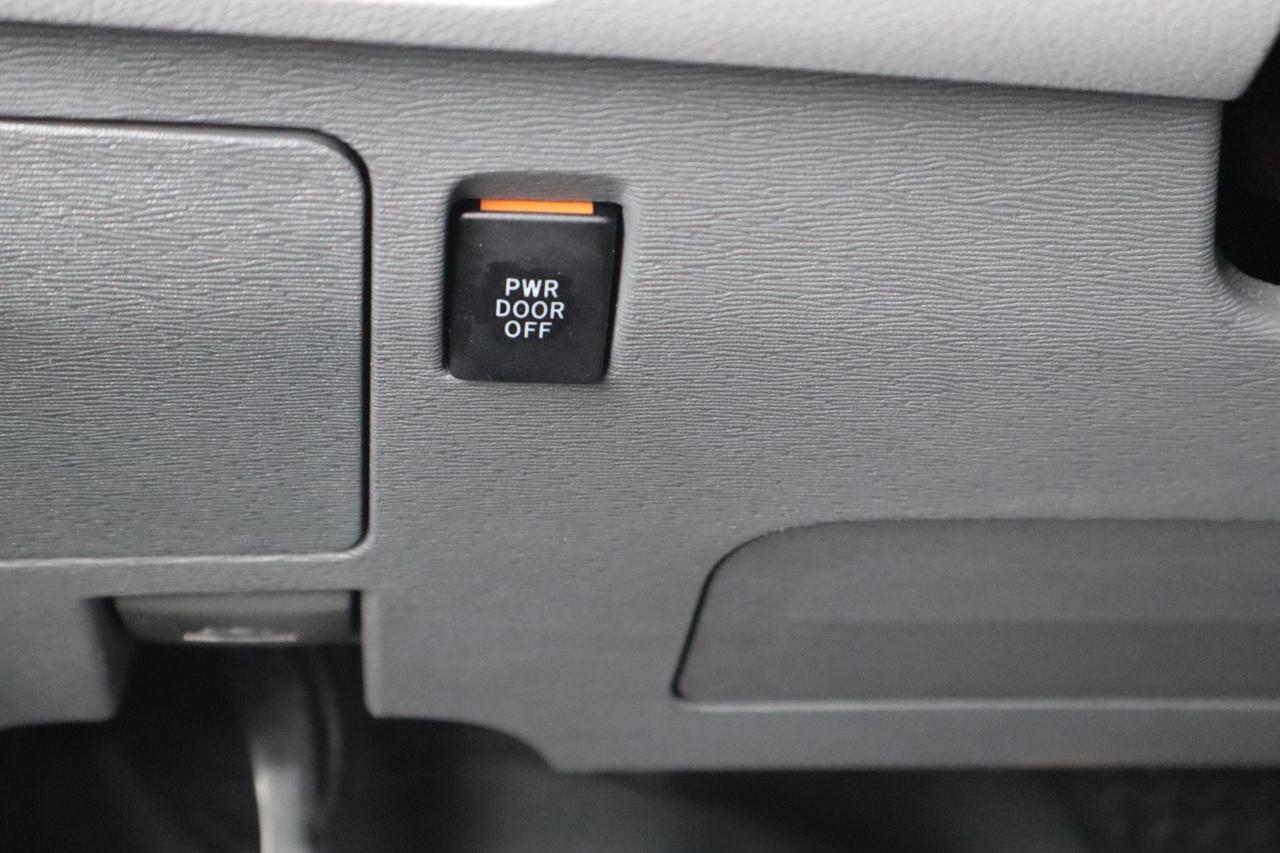 2017 Toyota Sienna LE 8-Passenger   No Accident   Safety Certified Photo