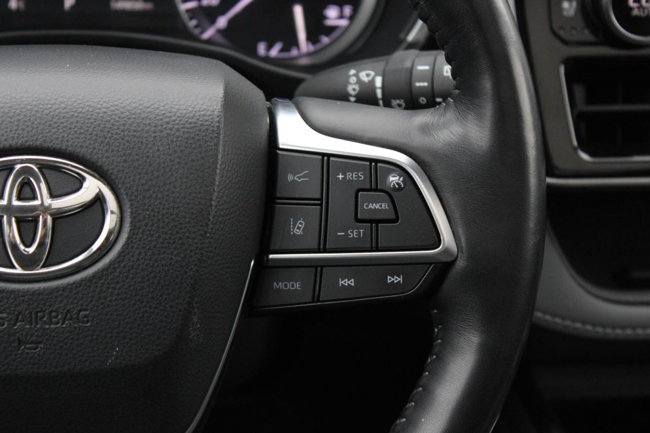 2020 Toyota Highlander Limited AWD   No Accident   Clean Carfax   Safety Photo