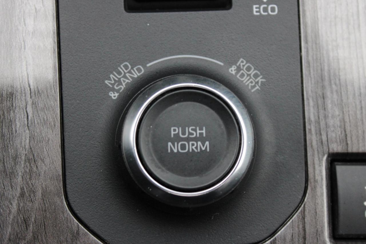 2020 Toyota Highlander Limited AWD   No Accident   Clean Carfax   Safety Photo