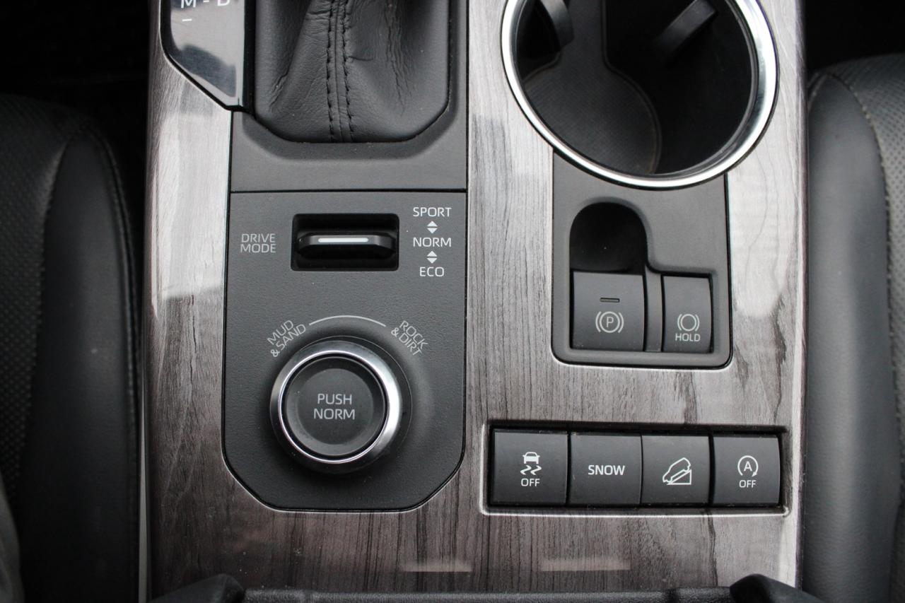 2020 Toyota Highlander Limited AWD   No Accident   Clean Carfax   Safety Photo