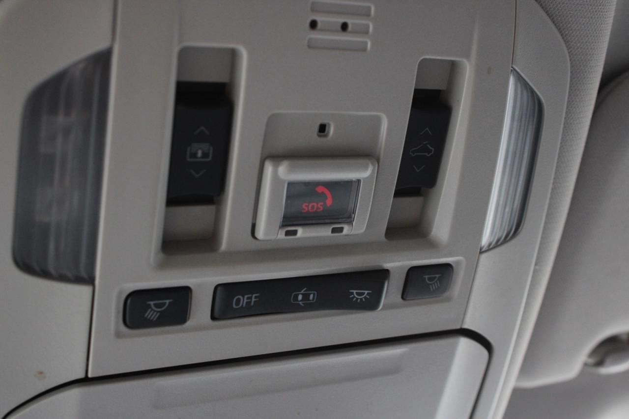 2020 Toyota Highlander Limited AWD   No Accident   Clean Carfax Photo