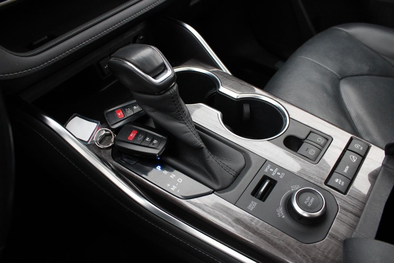 2020 Toyota Highlander Limited AWD   No Accident   Clean Carfax   Safety Photo