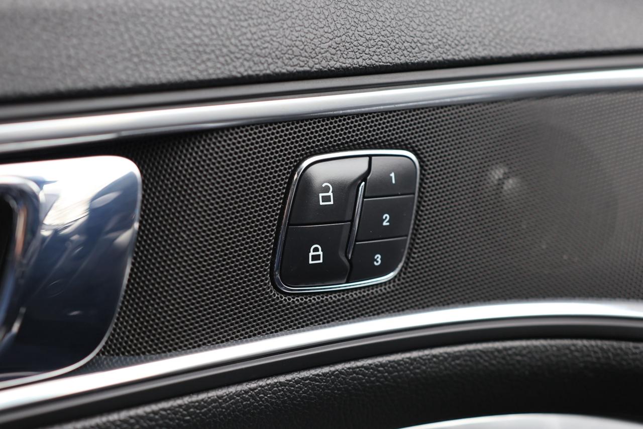 2017 Ford Explorer SPORT-AWD-7PASS-R START/NAV/PANOROOF/LEATHER/BLIS/ Photo