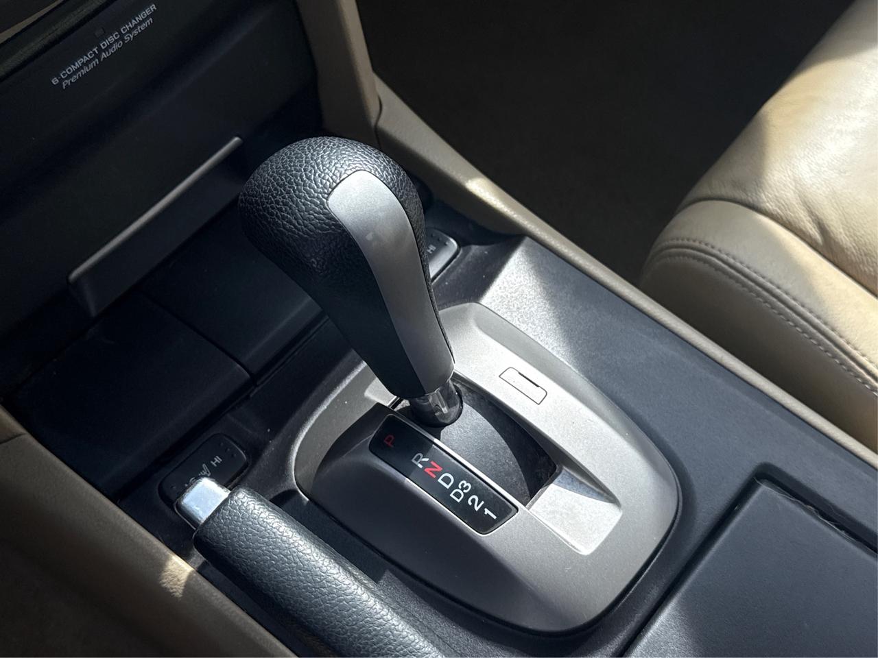 2008 Honda Accord LEATHER SUNROOF HEATED SEATS WE FINANCE ALL CREDIT Photo