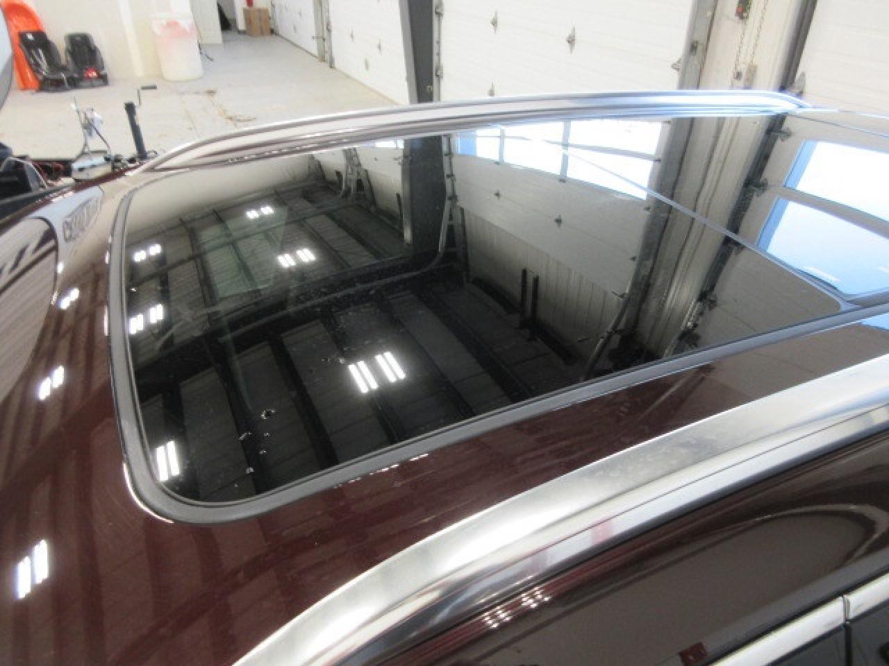 2022 Buick Envision AVENIR AWD, NAV, ROOF, LEATHER, 28K! Photo