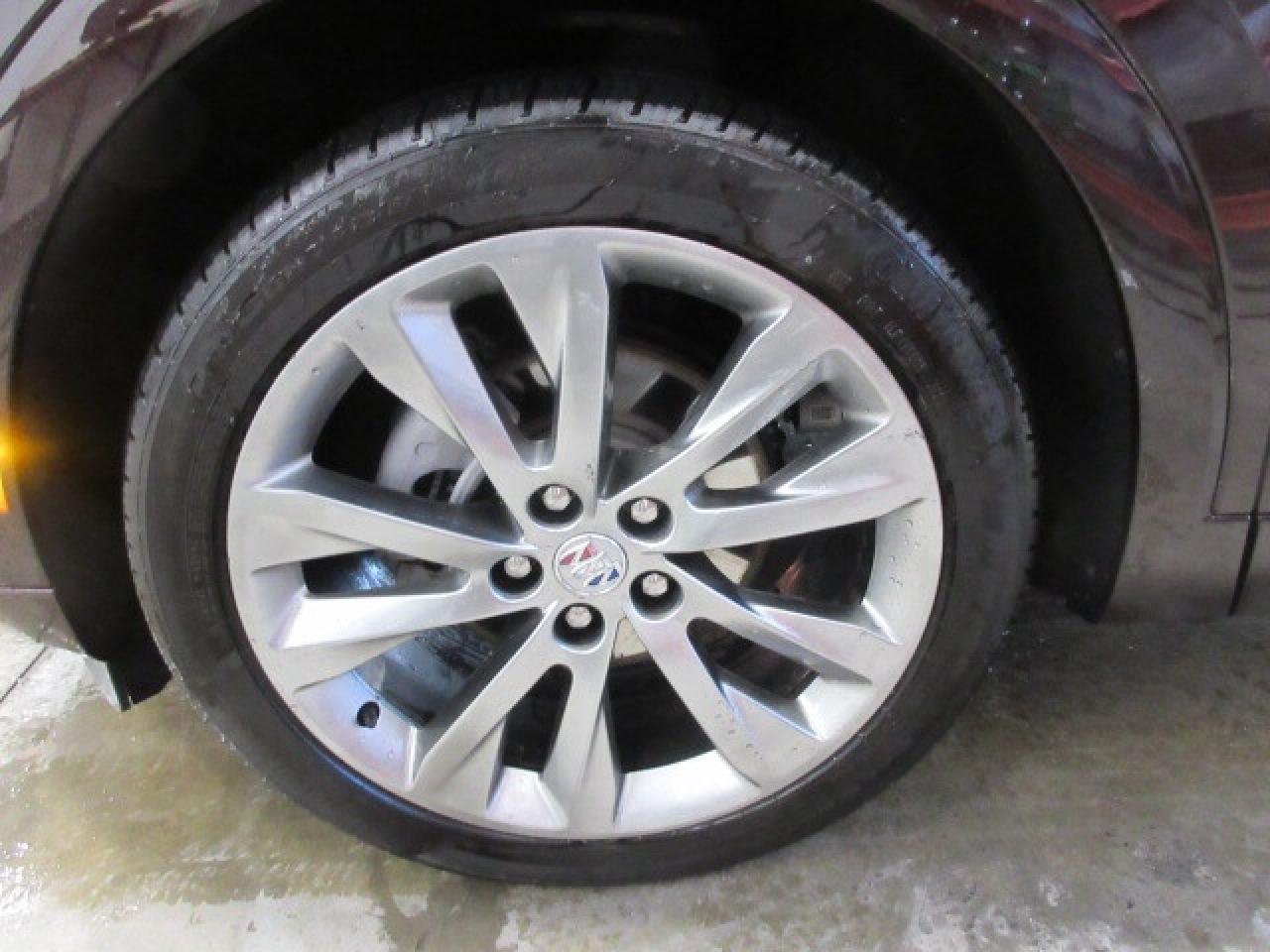 2022 Buick Envision AVENIR AWD, NAV, ROOF, LEATHER, 28K! Photo